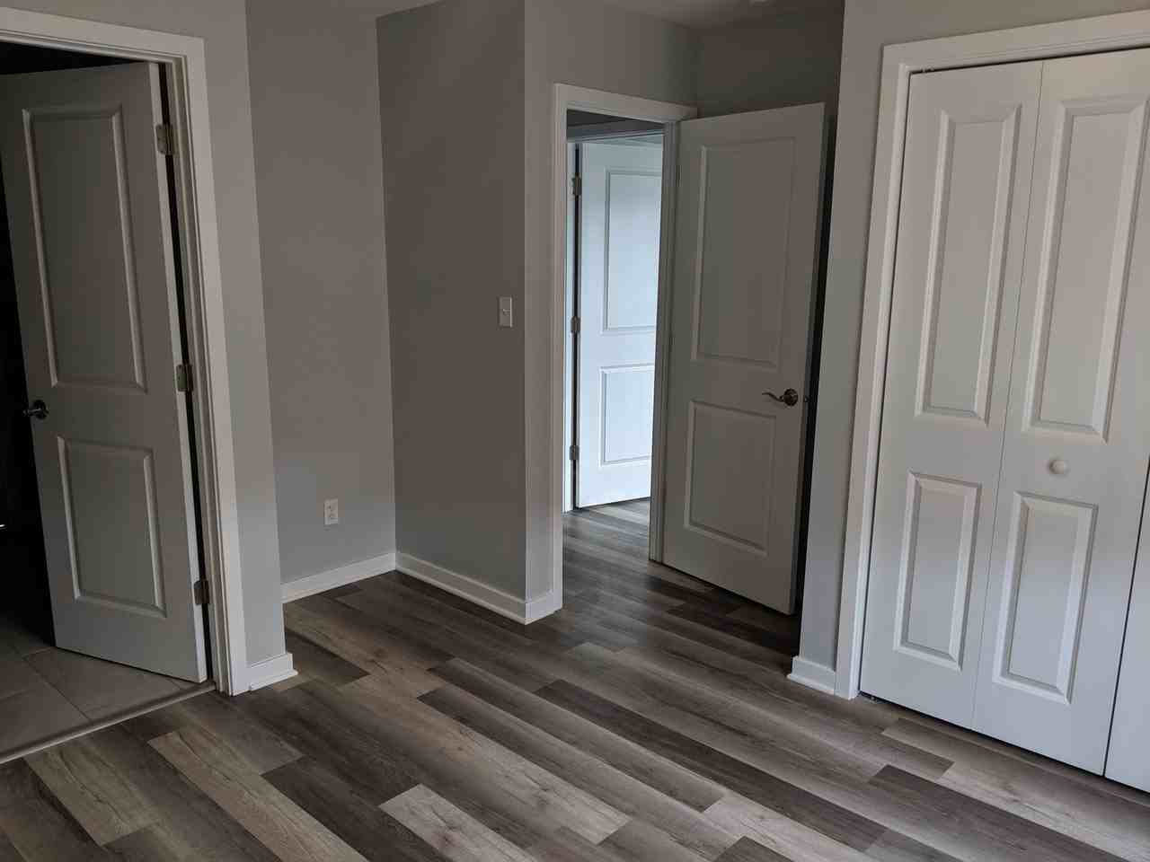1036 Regent Drive - Photo 7 of 17