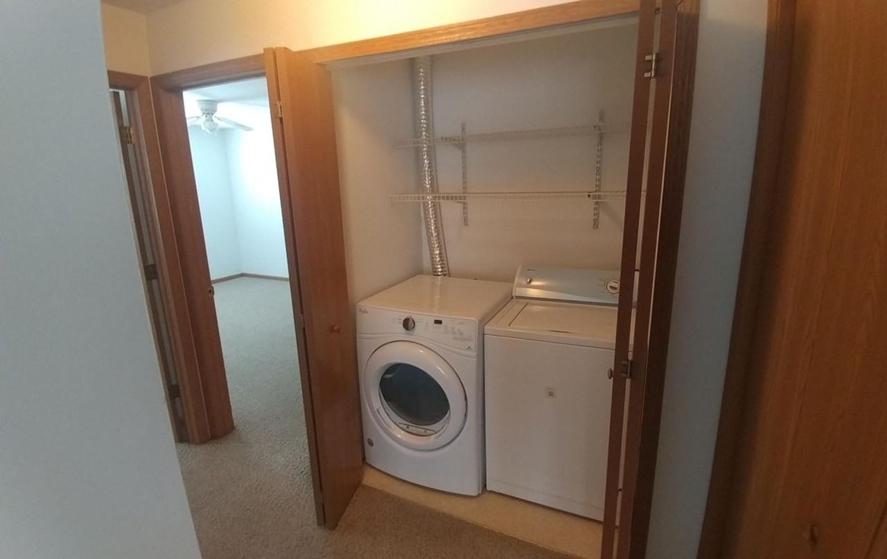 1107 Regent Drive - Photo 4 of 11