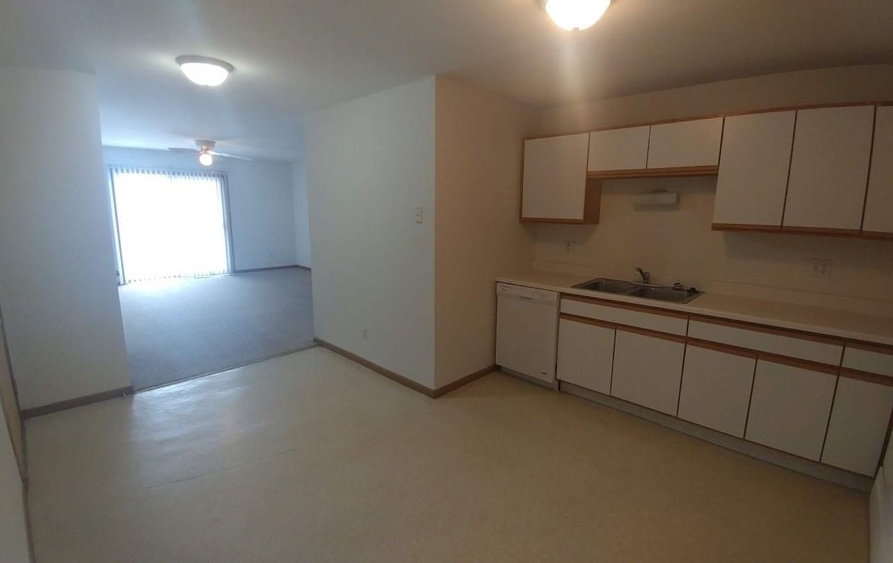 1107 Regent Drive - Photo 6 of 11