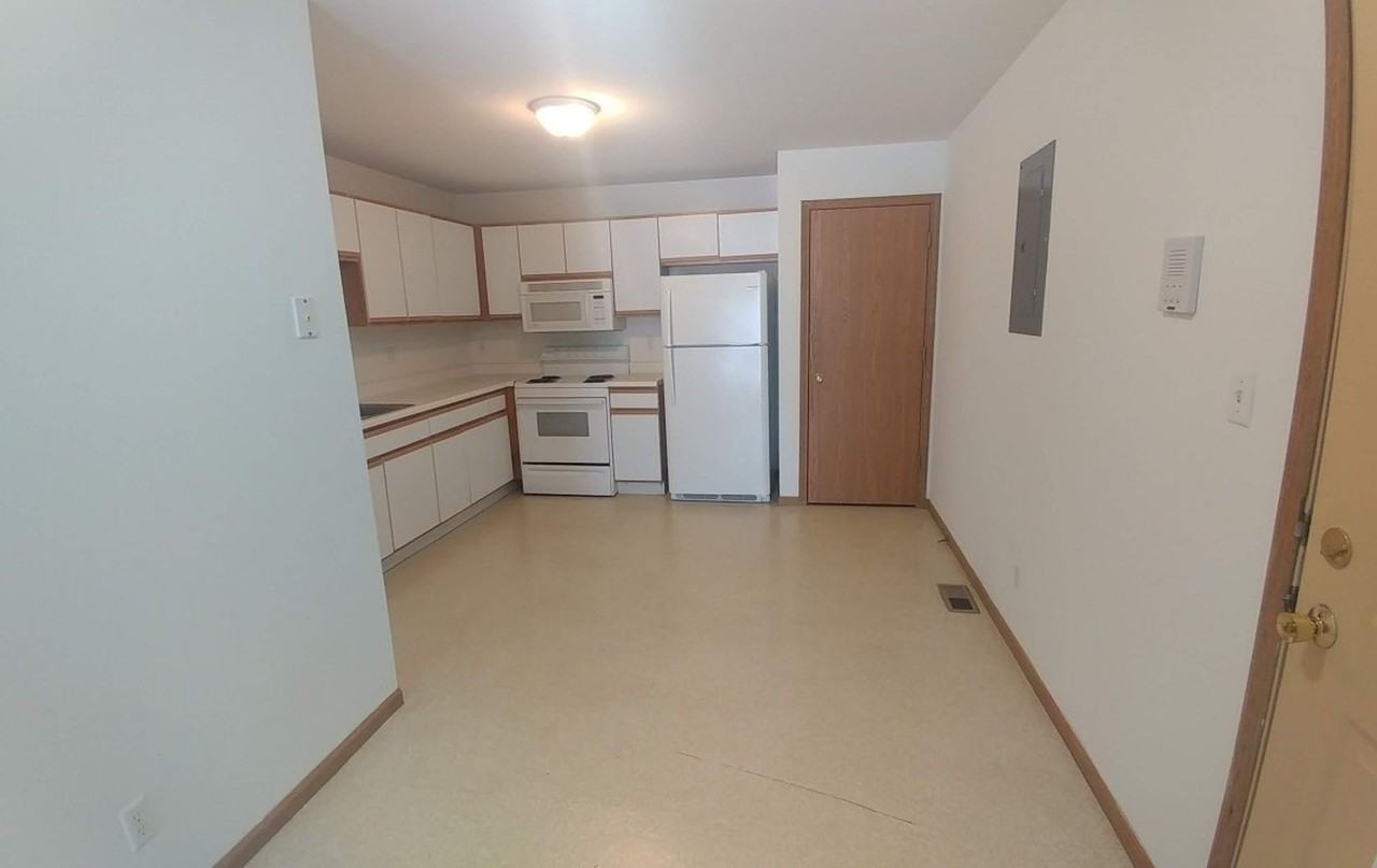 1107 Regent Drive - Photo 7 of 11