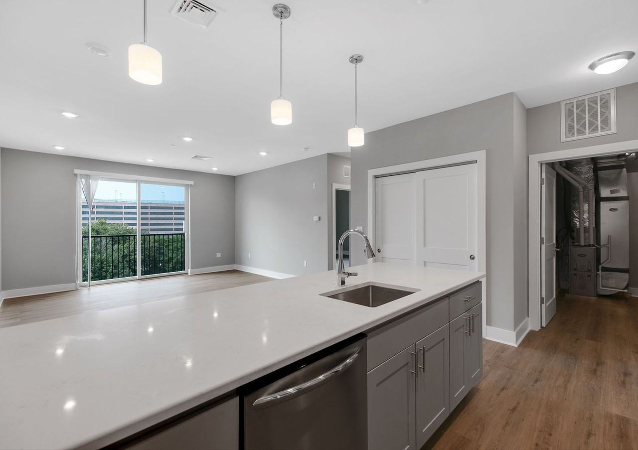 Corner Luxury Studio - Photo 5 of 29