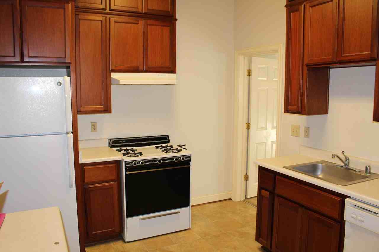 369 E 4th St - Photo 6 of 27