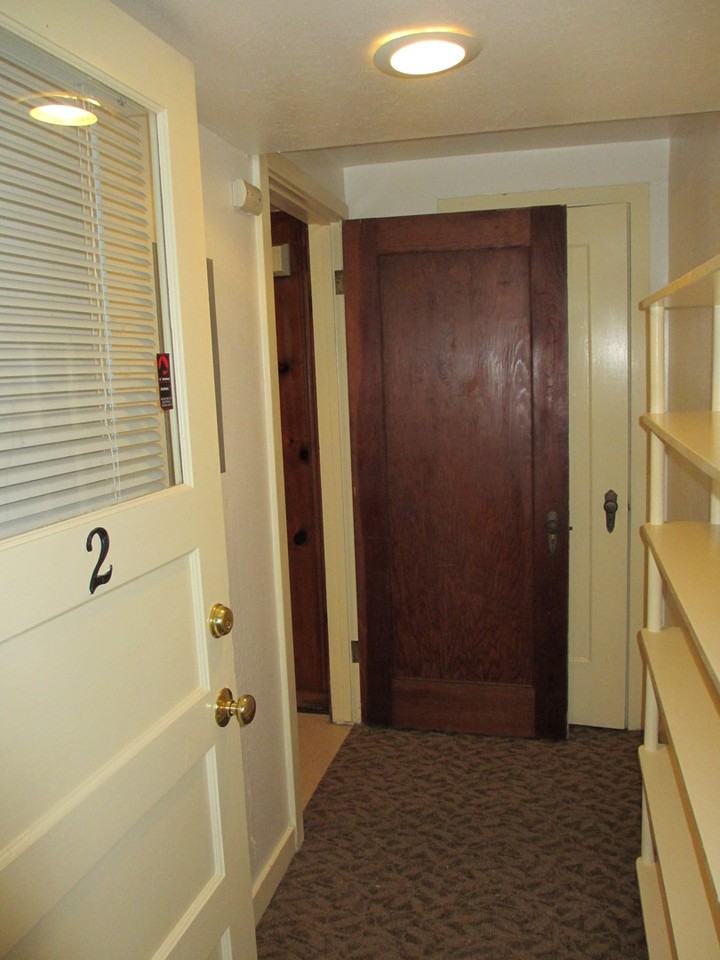 512 W 3rd St - Photo 4 of 26