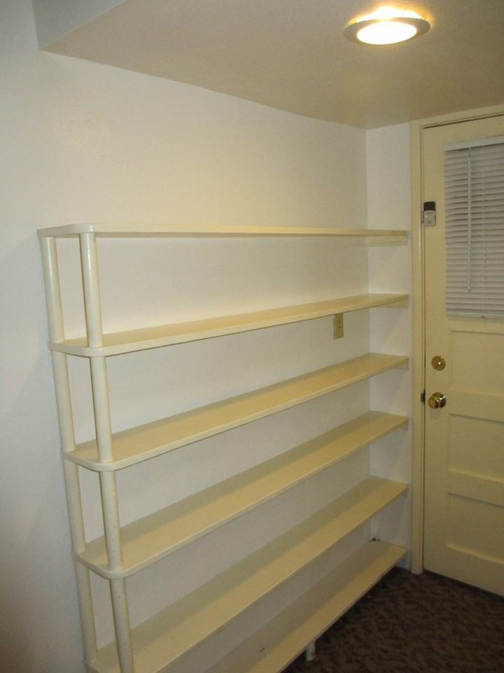 512 W 3rd St - Photo 5 of 26