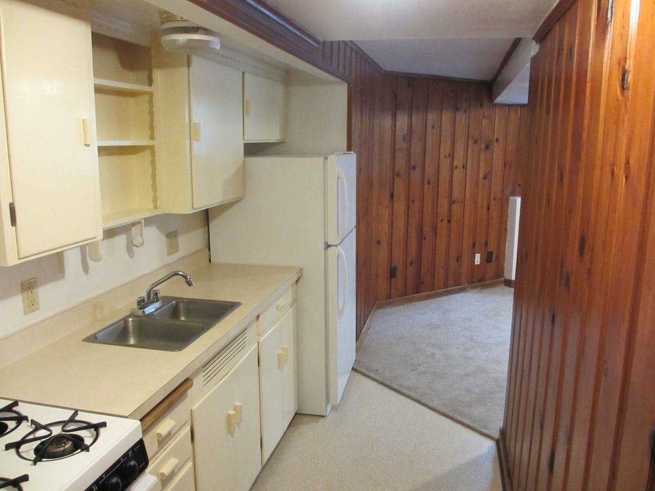 512 W 3rd St - Photo 6 of 26