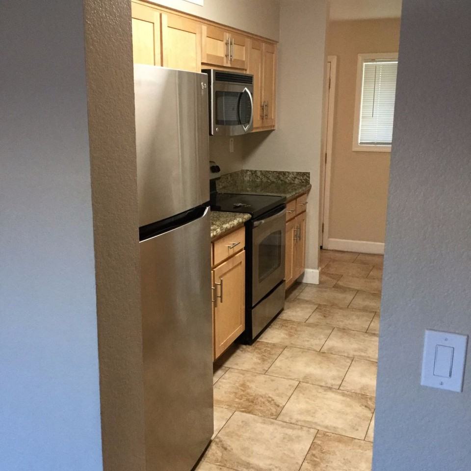 HOA Redwood Villas - Photo 3 of 27