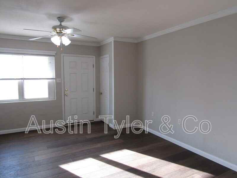 2998A Smith St - Photo 2 of 8