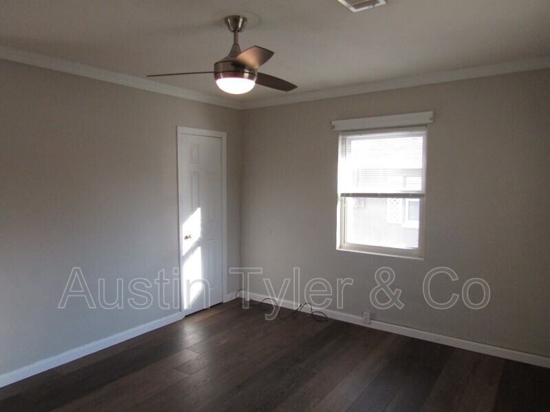 2998A Smith St - Photo 3 of 8