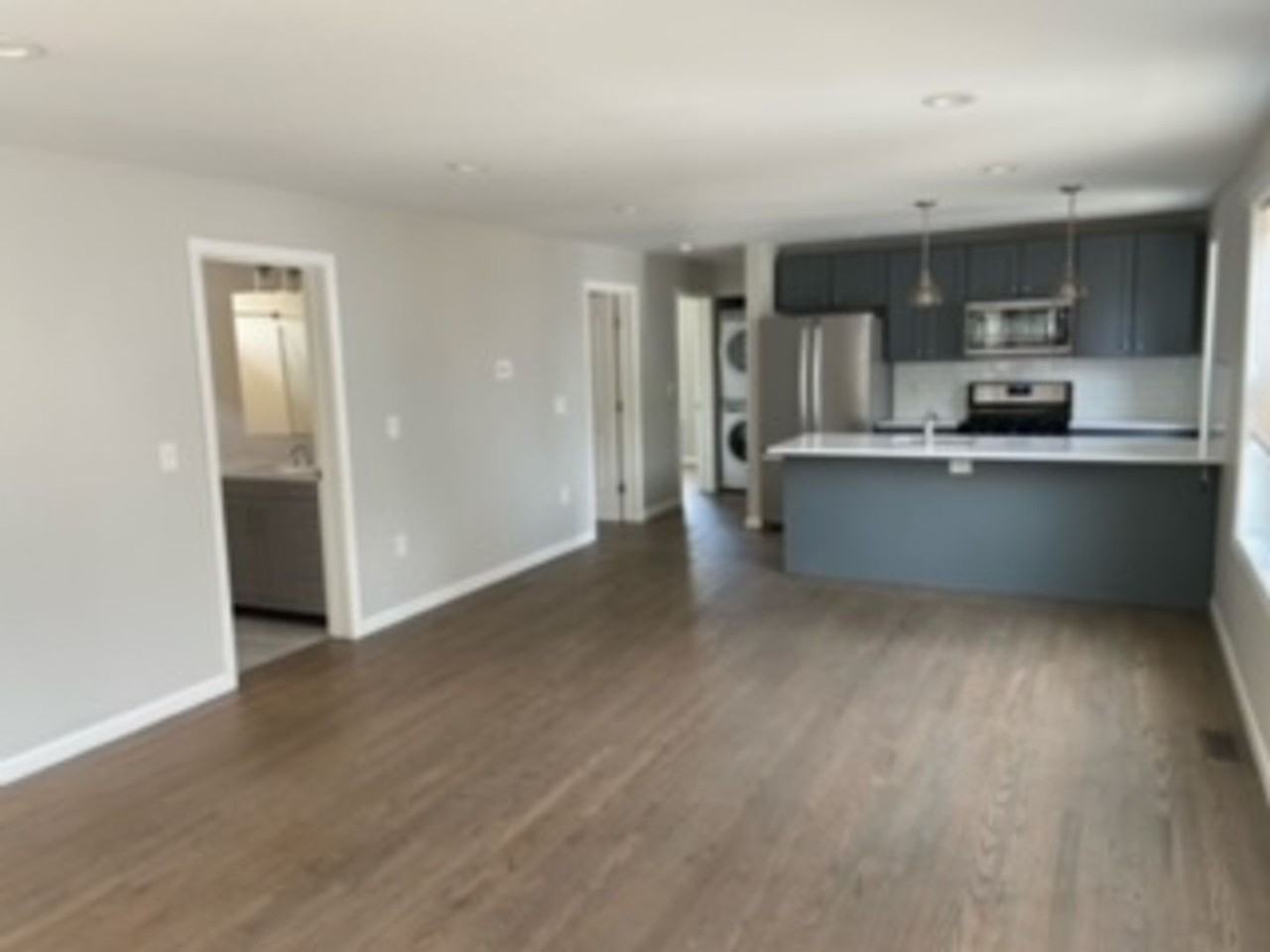 489 Admiral Street - Photo 2 of 12