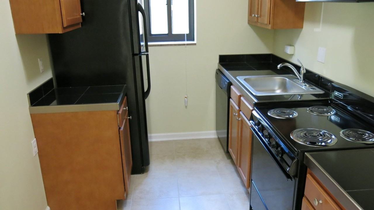 5634 Stanton Avenue - Photo 6 of 15