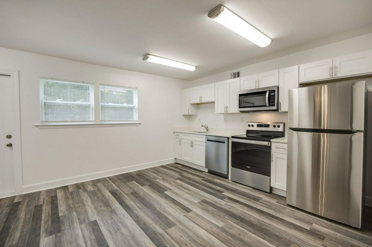 1717 Airport Drive - Photo 4 of 50