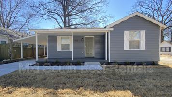 featured image of 312 W Charles Bussey Ave