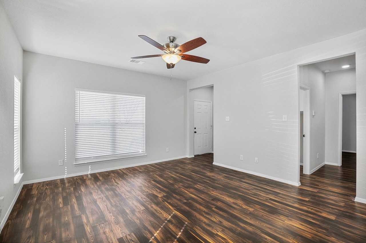 820 Rose St - Photo 2 of 13