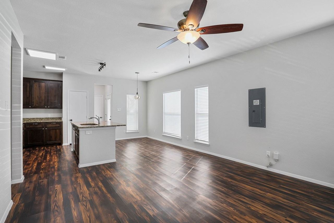 820 Rose St - Photo 3 of 13