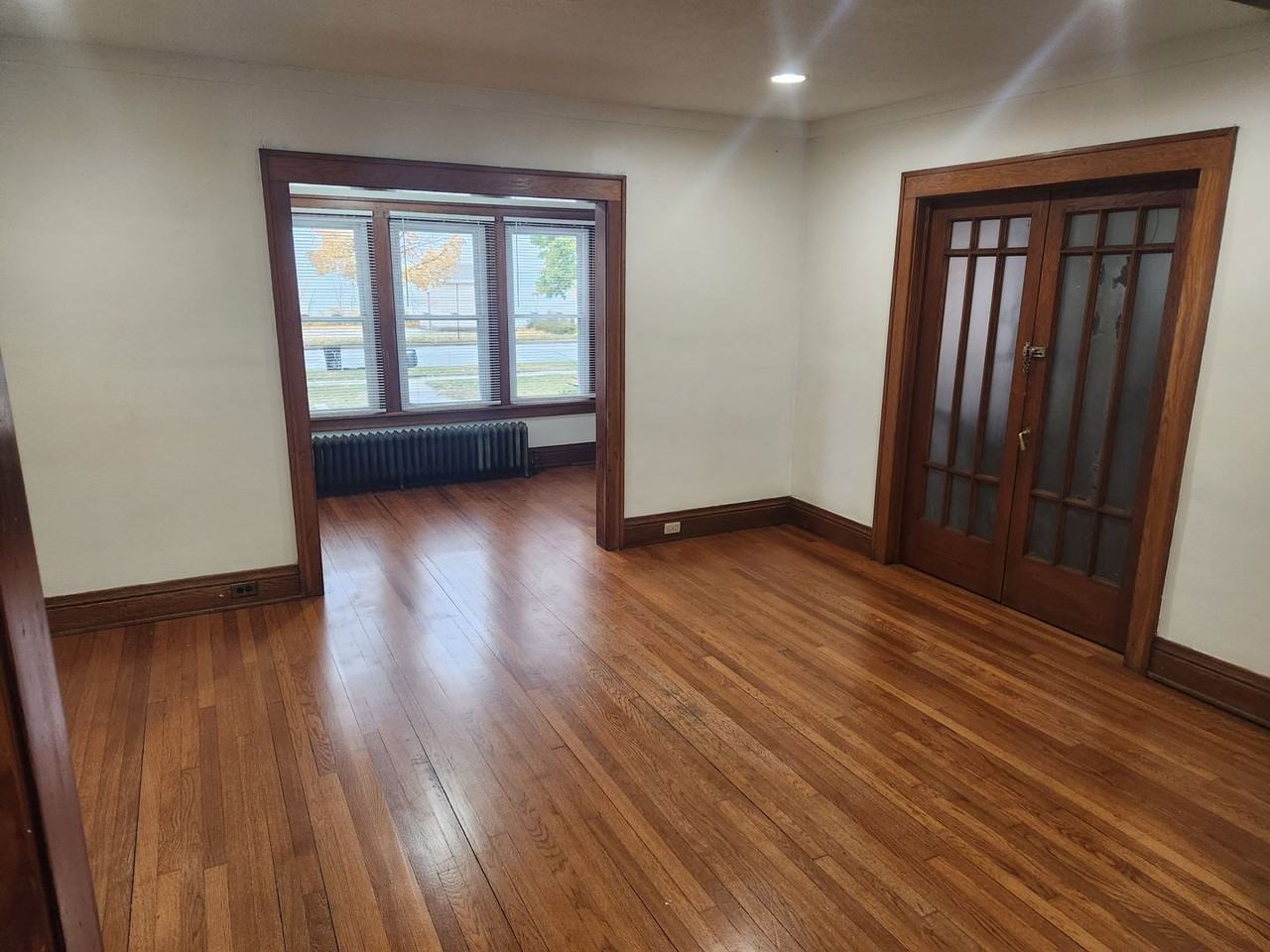 1519 Lakeshore Dr.  *FOR SALE* - Photo 3 of 12