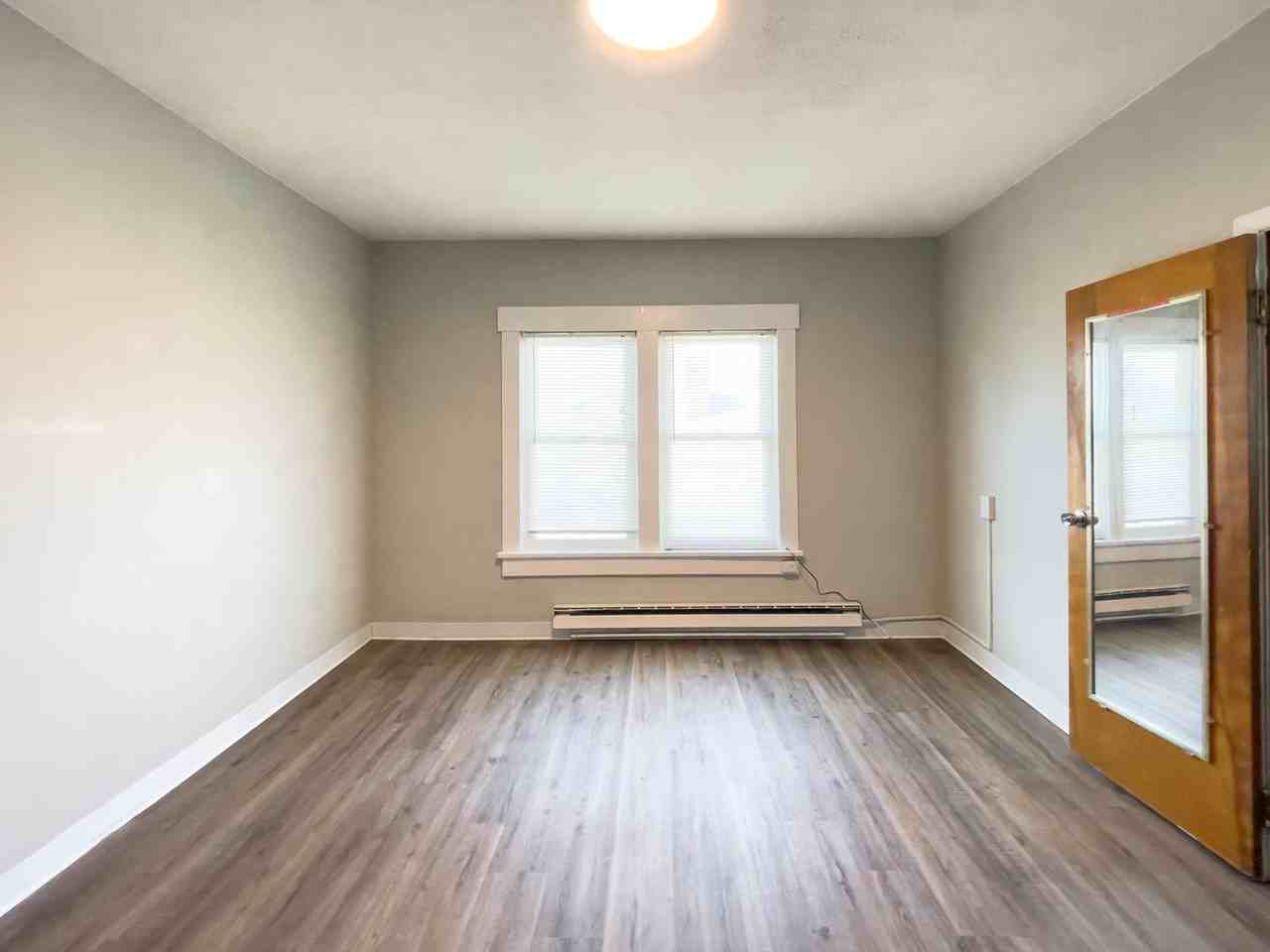 1924 W Jackson St - Photo 3 of 9