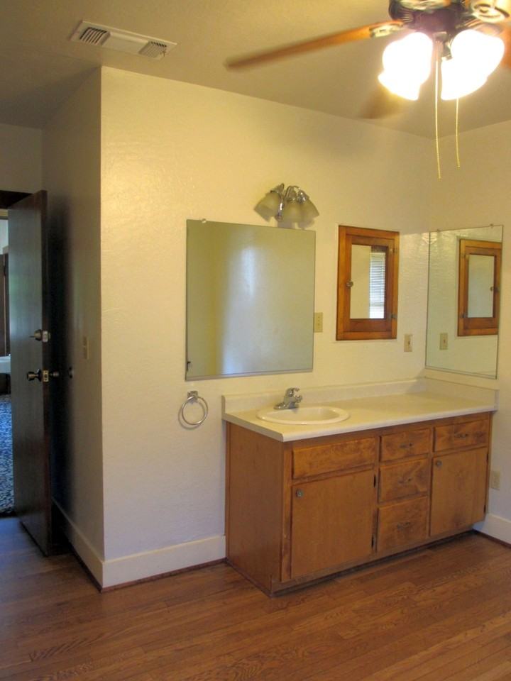 330 West 4th Street - Photo 6 of 12