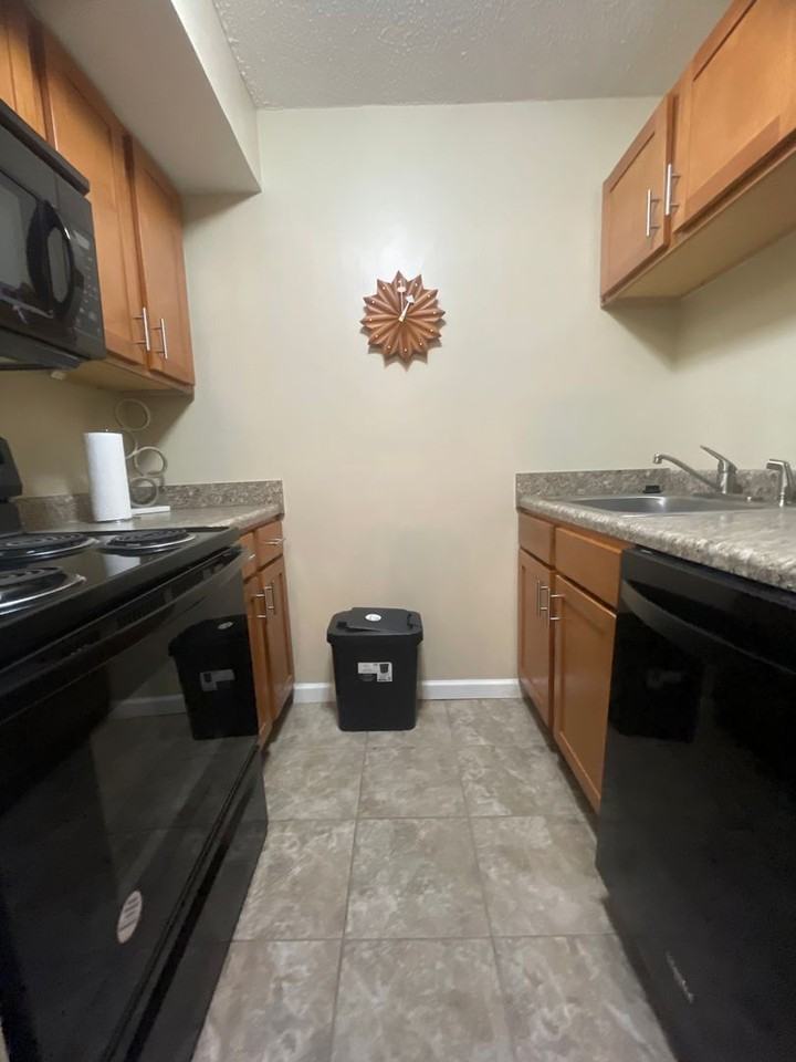 The New Meridian Apartments - Photo 2 of 17