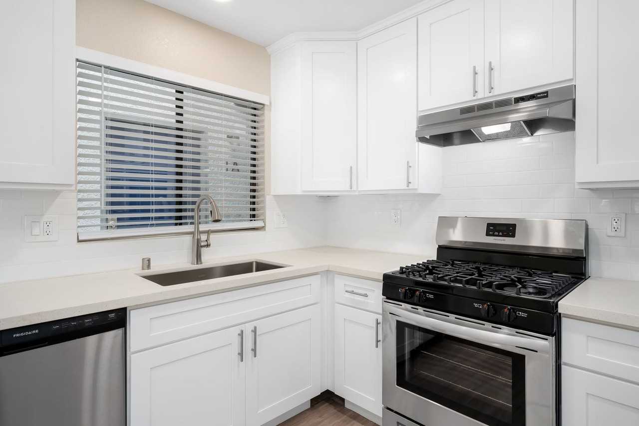 1249 Palm Street - Photo 3 of 8