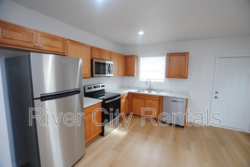 5621 Overlook Dr E - Photo 3 of 29