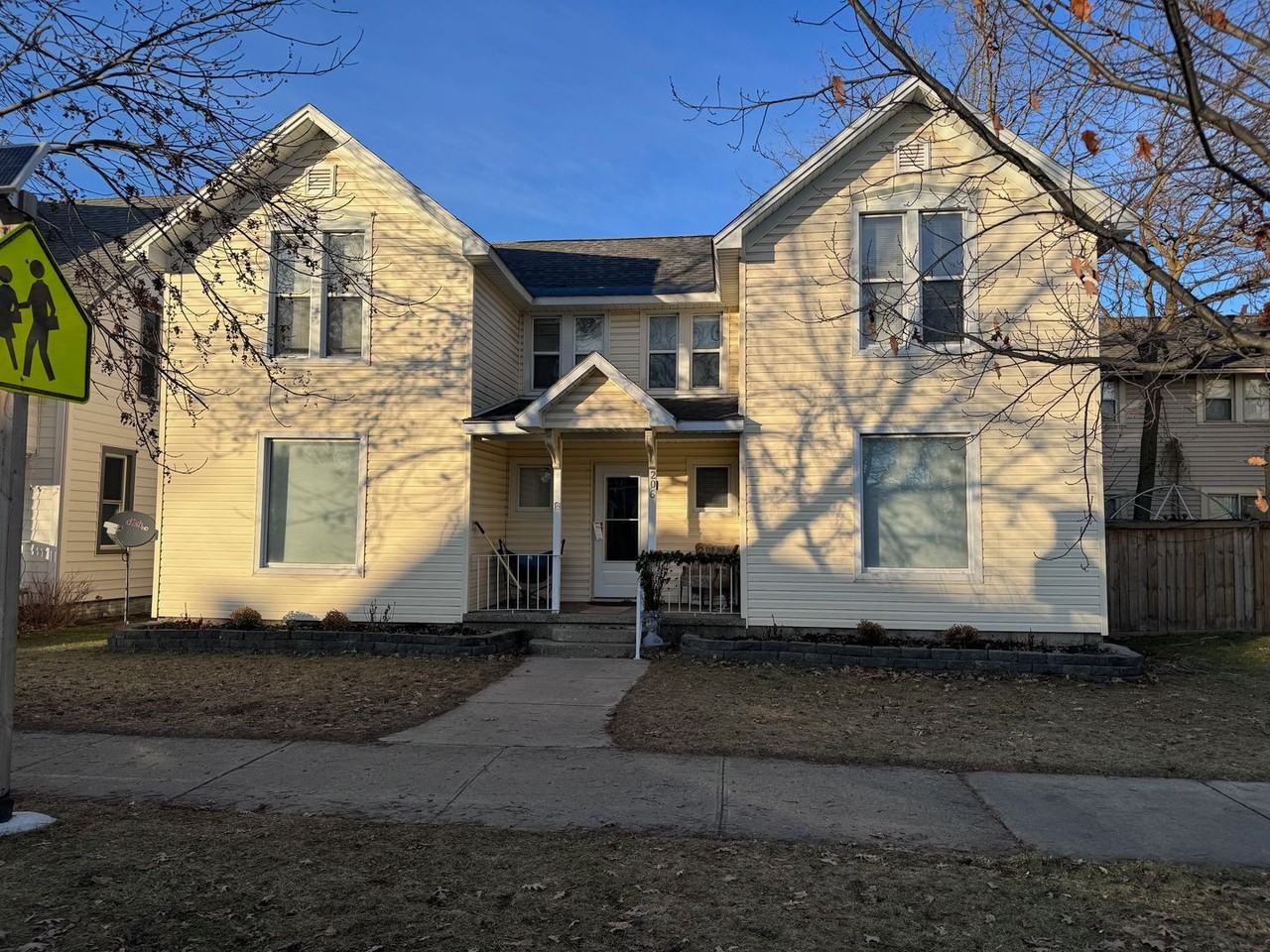 206 7th Street - Photo 2 of 11