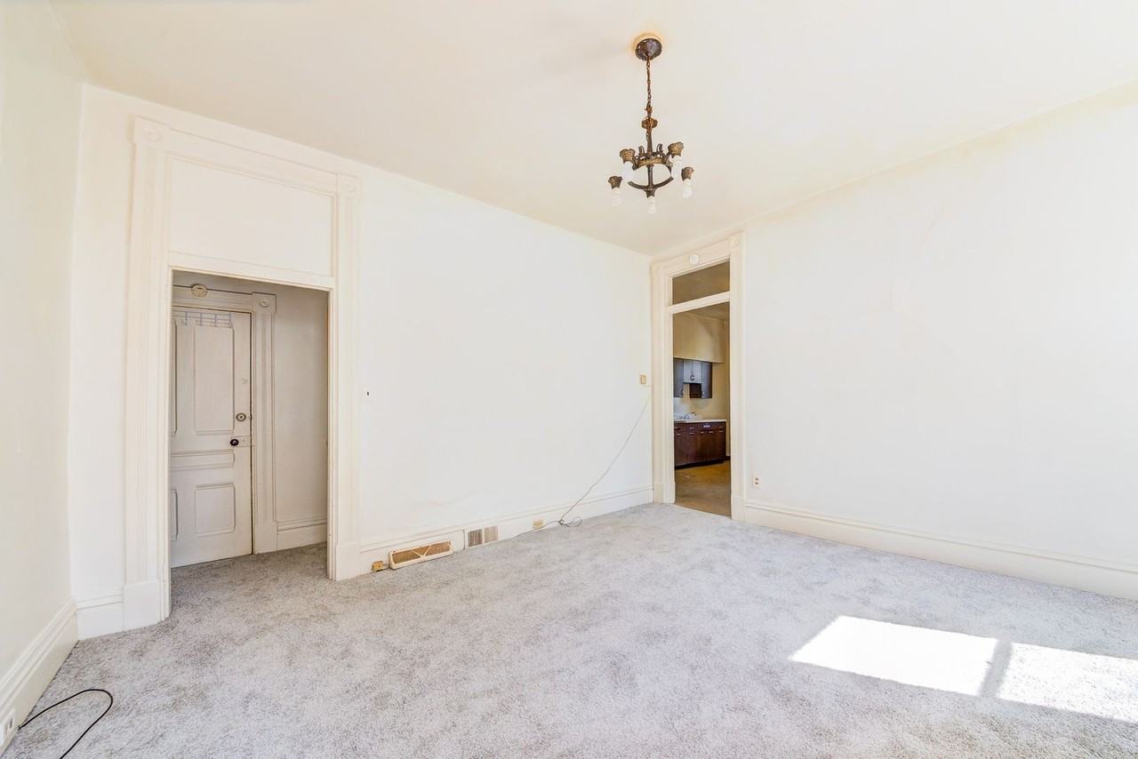 08 - 744 Proctor - Photo 4 of 42