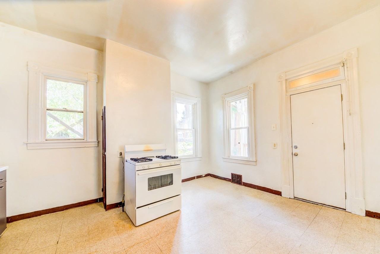 08 - 744 Proctor - Photo 6 of 42