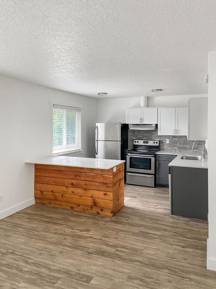 J3 Apartments - Photo 4 of 50