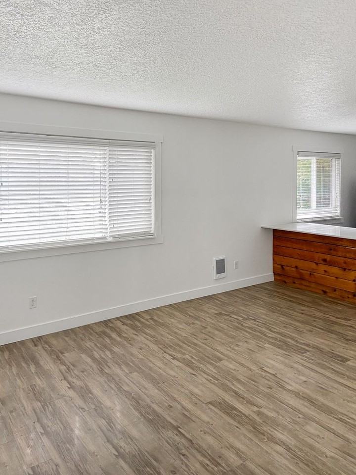 J3 Apartments - Photo 5 of 50
