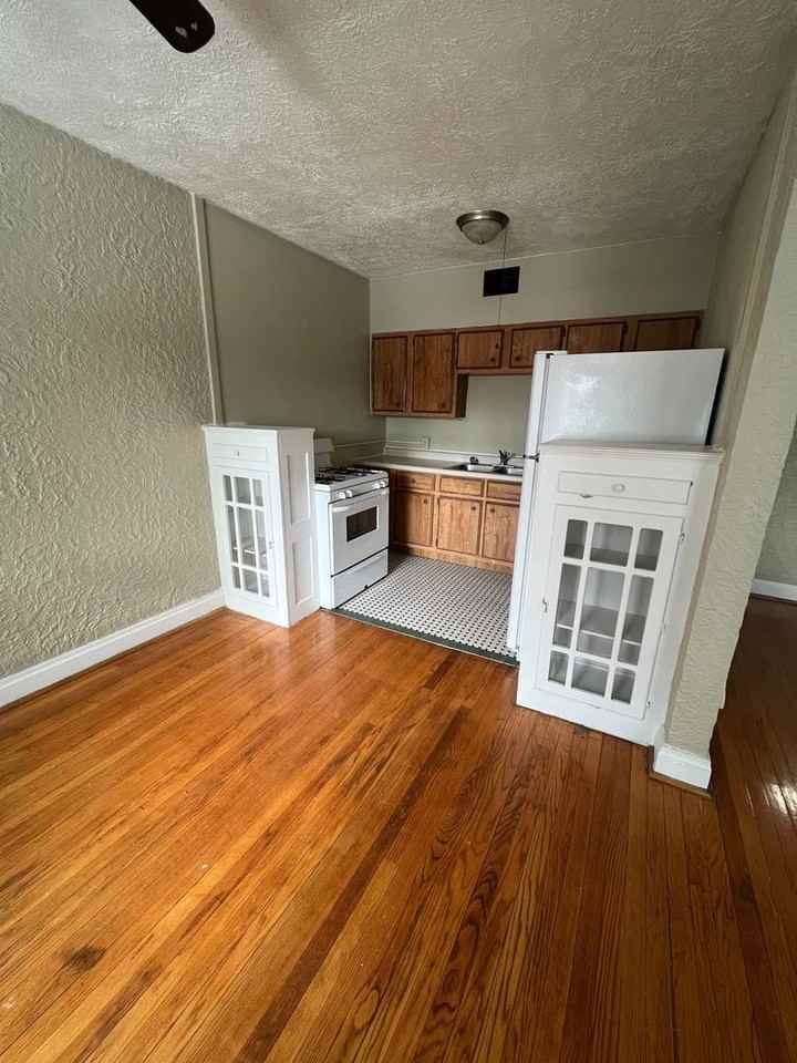 Parchment Manor (Brickstone River View Management LLC) - Photo 2 of 13