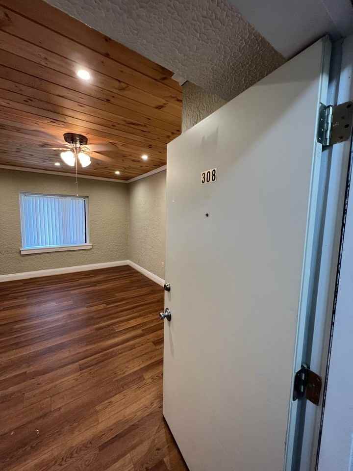 Parchment Manor (Brickstone River View Management LLC) - Photo 2 of 12