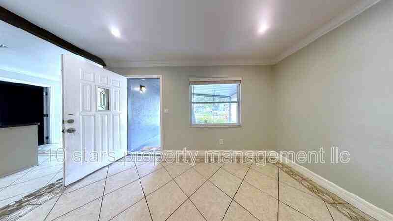 8380 45th St N - Photo 7 of 40