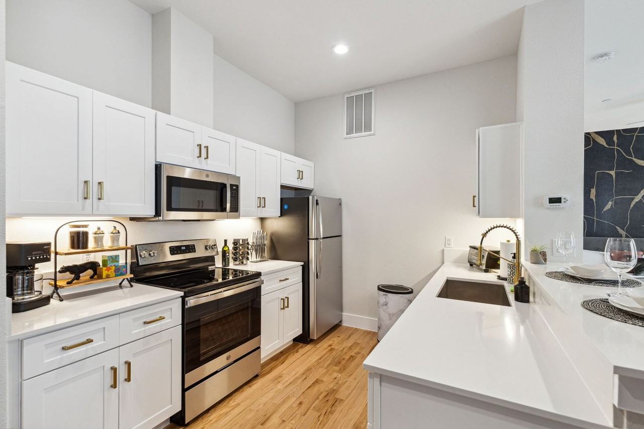 6283 La Vista - Photo 4 of 50