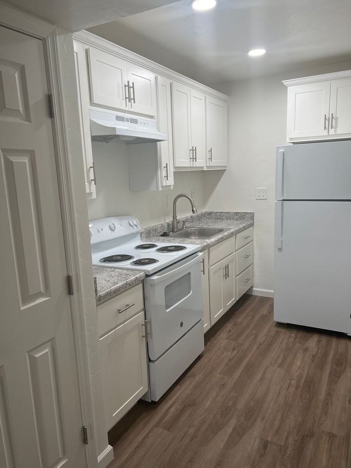 Sahuaro Apartments - Photo 3 of 4