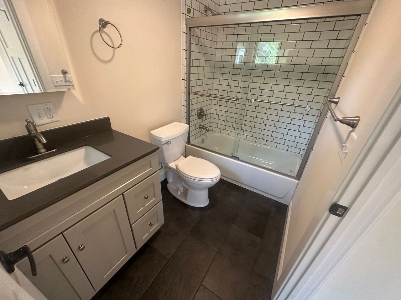 118 Hudson Street - Photo 5 of 24