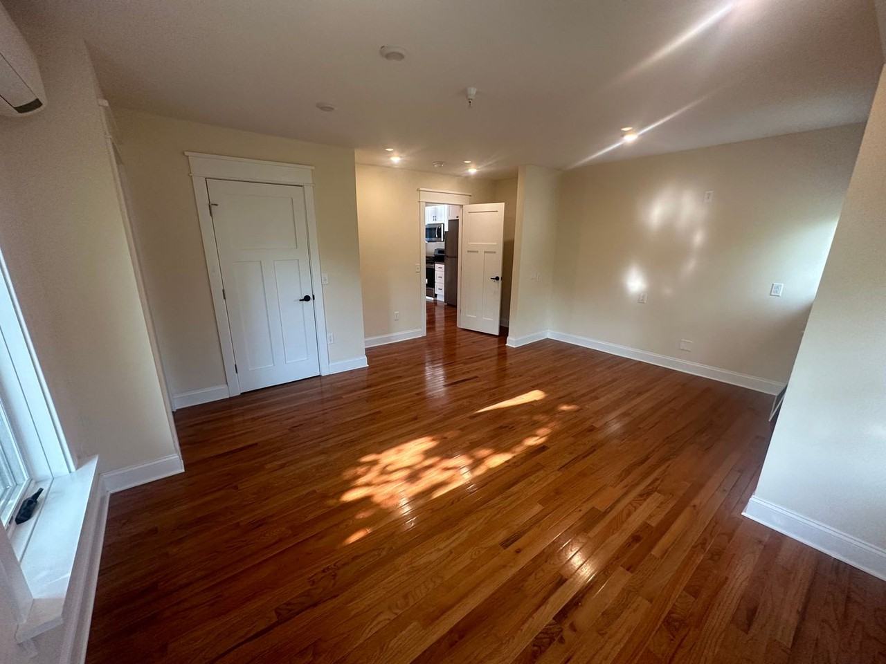 118 Hudson Street - Photo 6 of 24