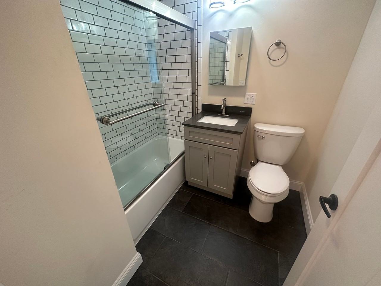 118 Hudson Street - Photo 7 of 24