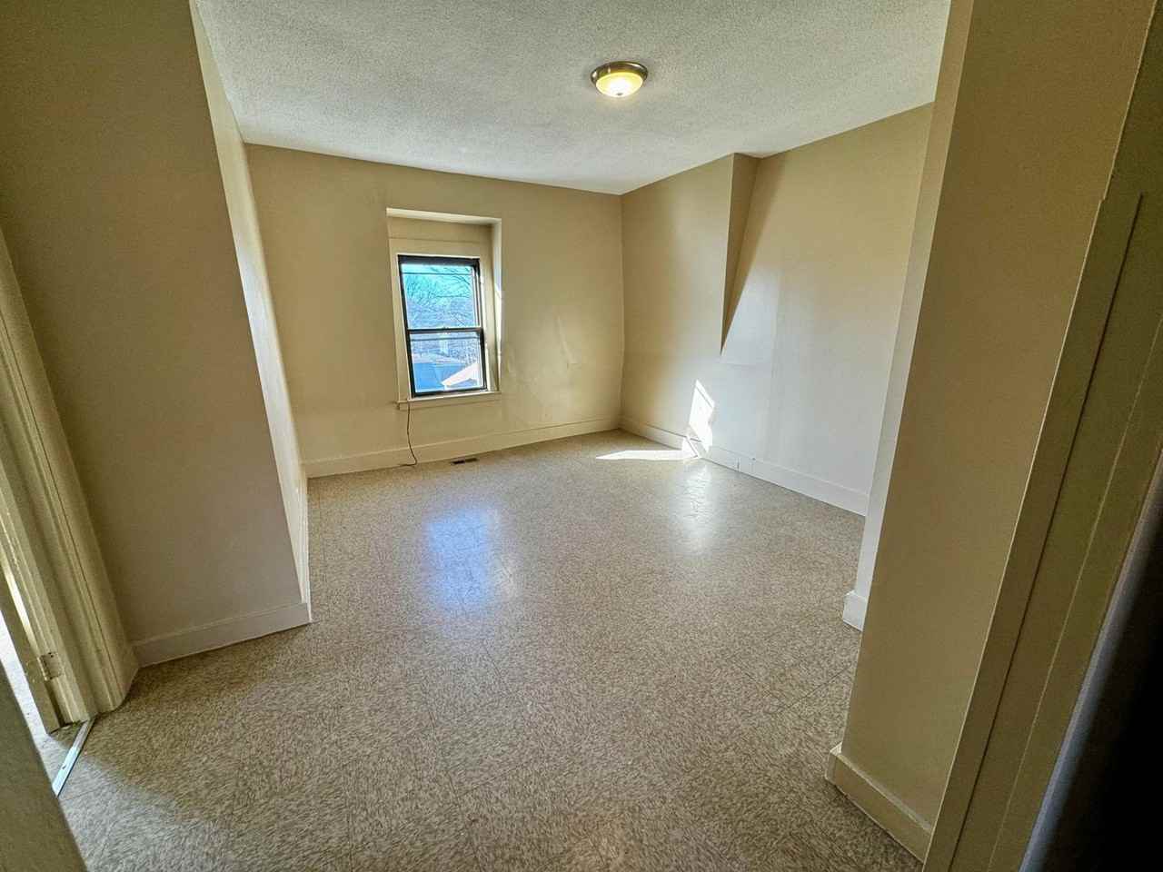 104 Bancroft Street - Photo 2 of 13