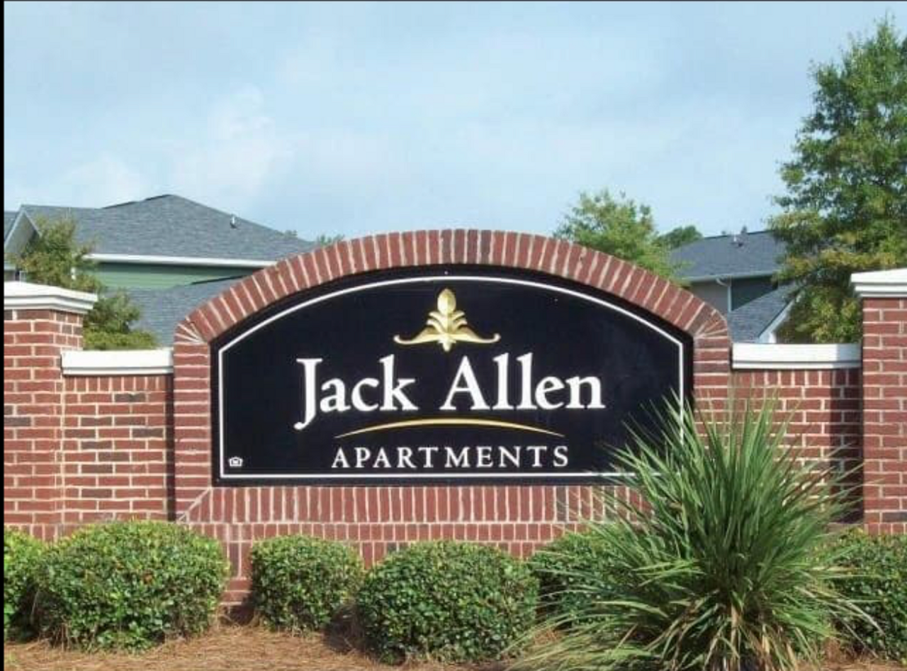 Jack Allen Apartments - Photo 7 of 13