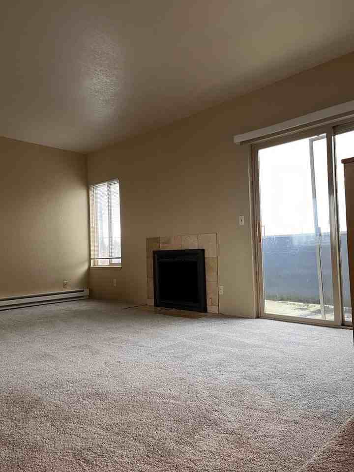 9925 Everett (Wildwood) - Photo 4 of 38