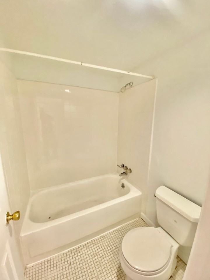 Ambassador West Apartments - Photo 7 of 25