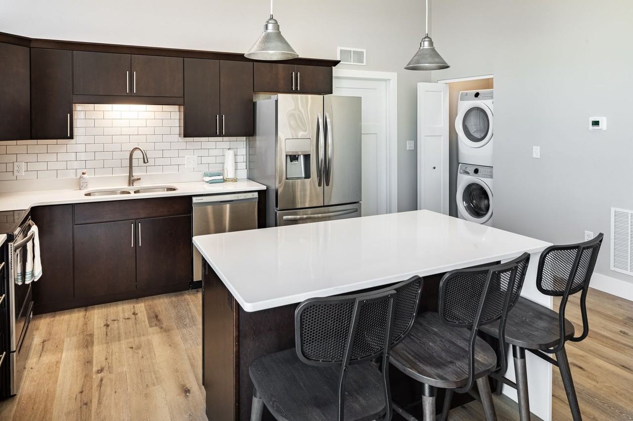 East Town Crossing - Photo 3 of 12