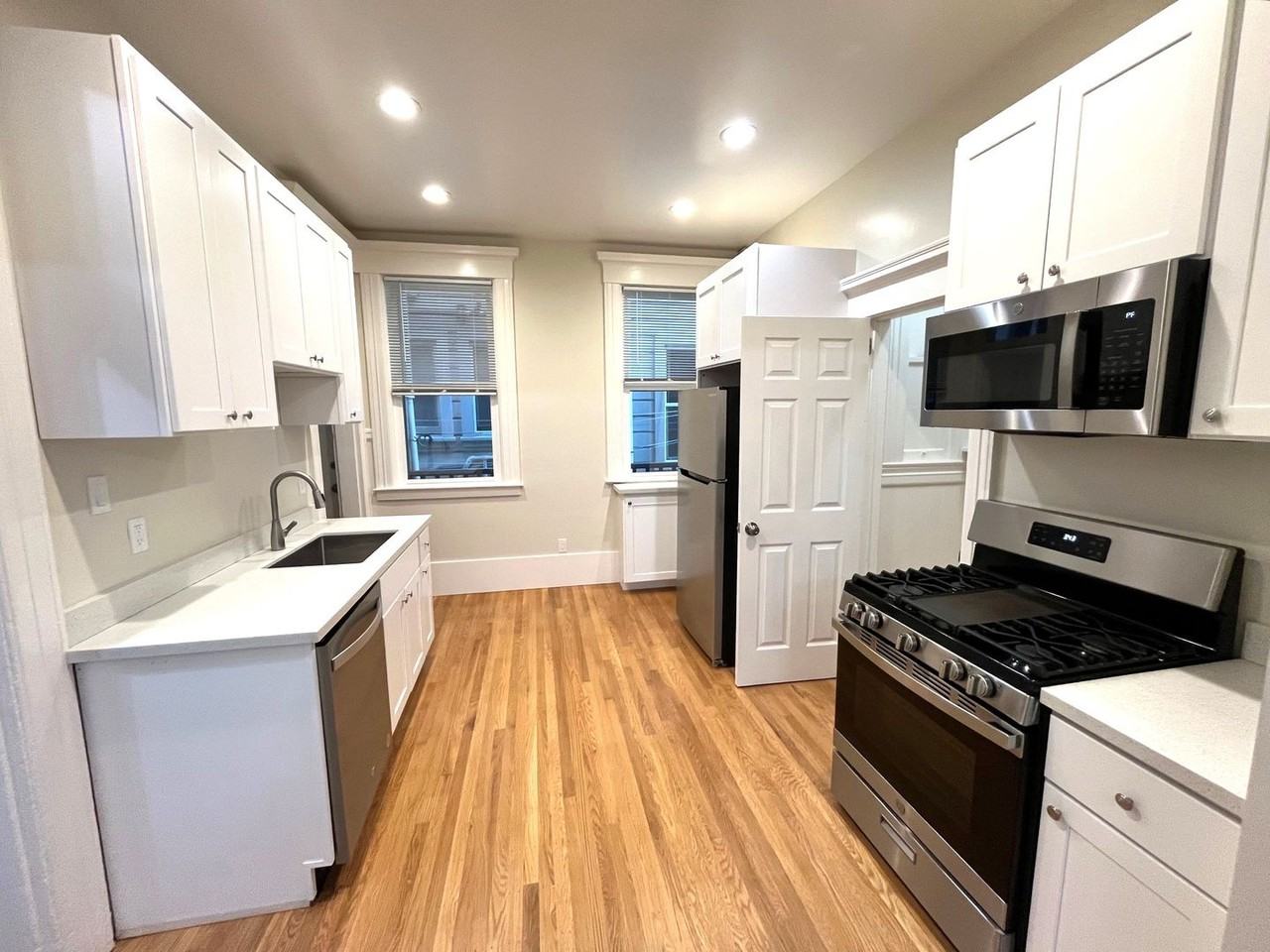 793 Valencia St - Photo 5 of 13