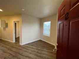 featured image of 842 Davis Pl S