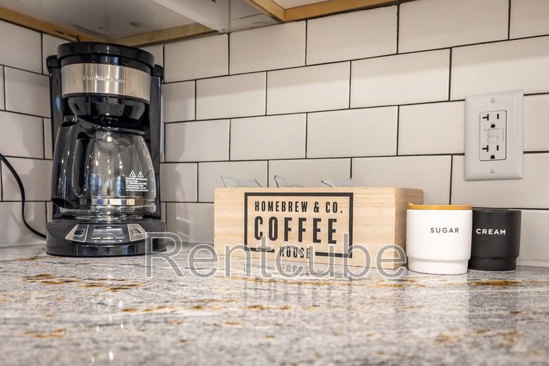 1590 Hickson Ave - Photo 2 of 13