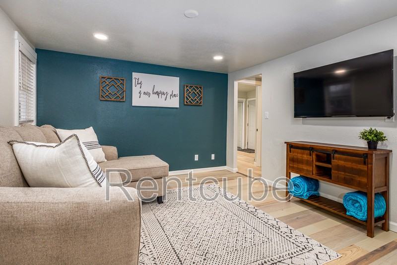 1590 Hickson Ave - Photo 3 of 13