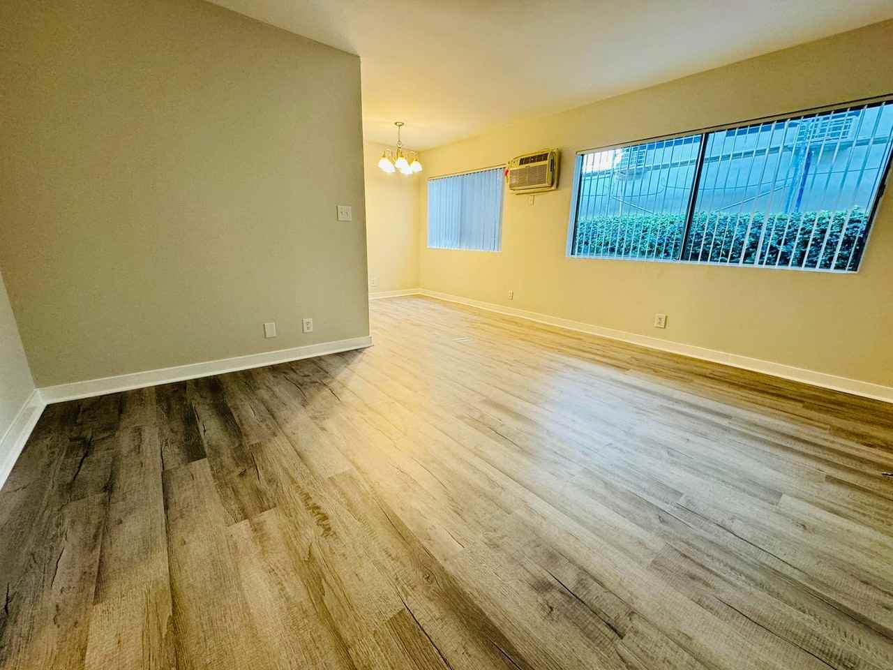 972HARRY KRAIM Apartments 714 N West Knoll Dr, West Hollywood, CA