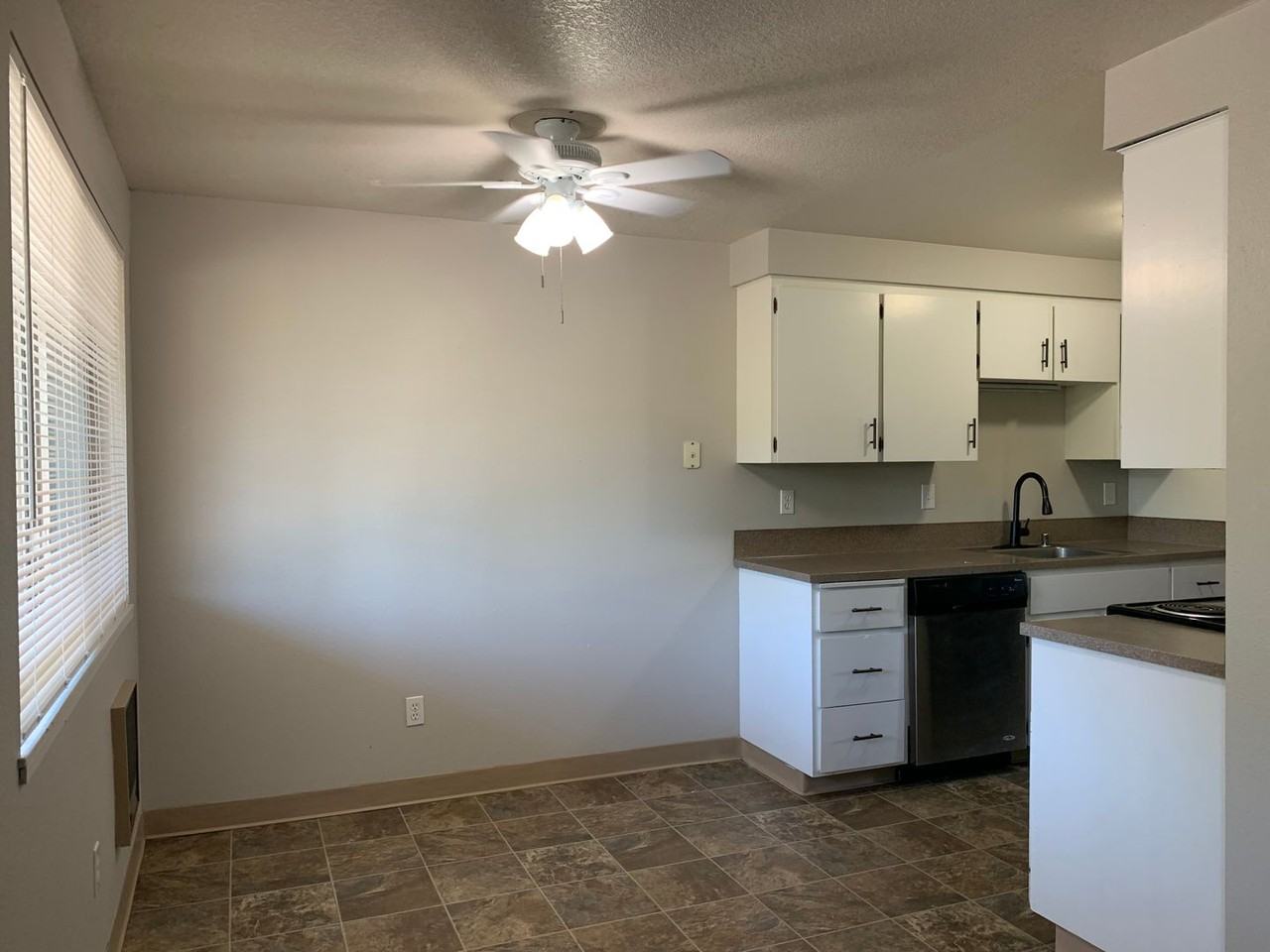 2605 T Street - Photo 4 of 37