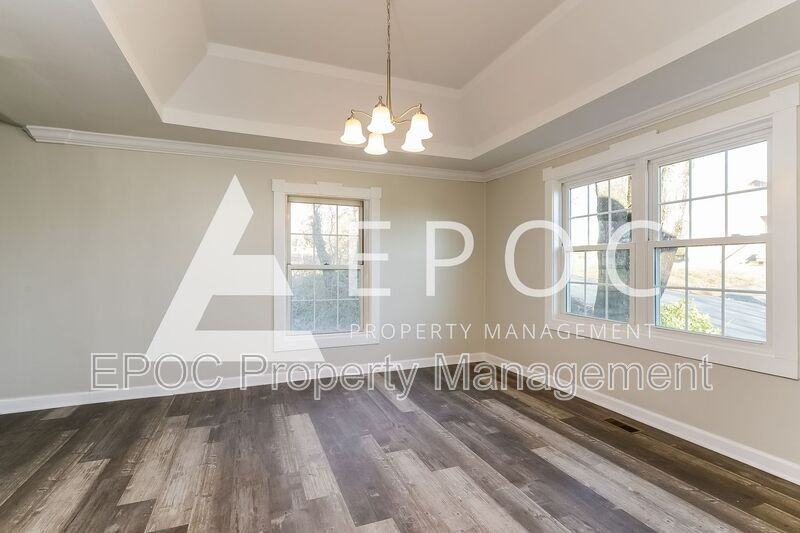 886 W 12th St - Photo 3 of 15