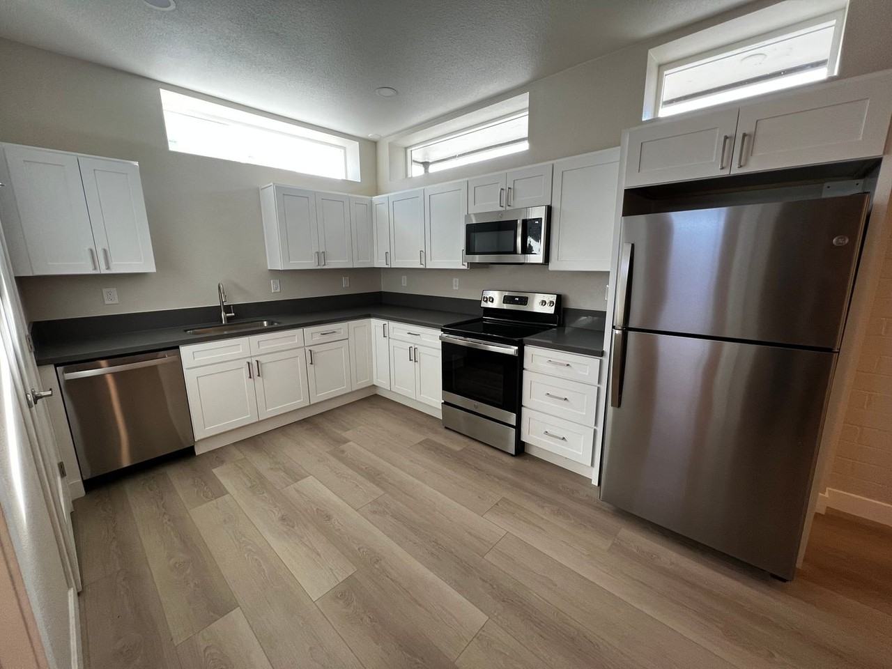 230 Arletta St - Photo 7 of 21